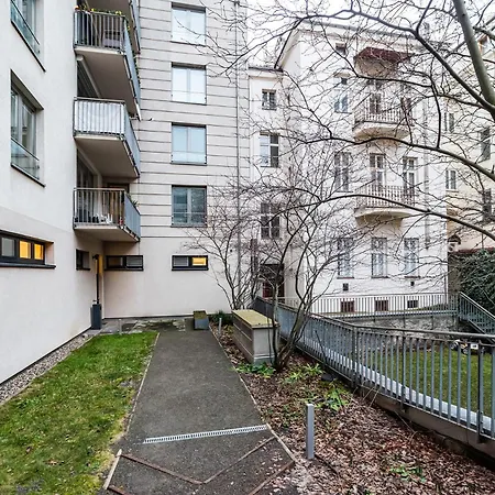 Apartman Karla Englise *